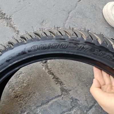 Noir 90/90-17 Ply Rating 6PR/8PR Roue arrière pneu de moto pour pièces de rechange de moto