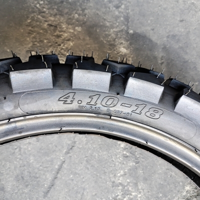 Pneus pour motocyclettes Directs Pneus noirs Boîtier de pneus de couleur résistante Pneus pour motocyclettes 4.10-18