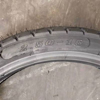 OEM Accepté Pneus/pneus de motocyclette en caoutchouc naturel et tube intérieur 2.50-16 pour les performances