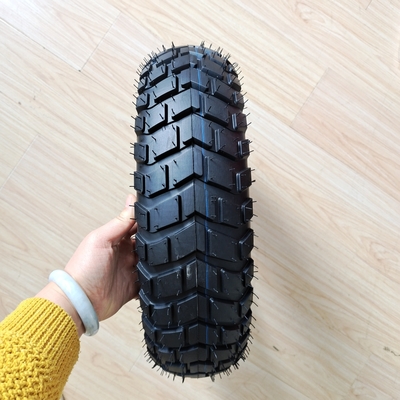 Contenu en caoutchouc supérieur de 35% à 55% 120/90-10 Pneus de motocyclettes à vendre dans le port de Qingdao