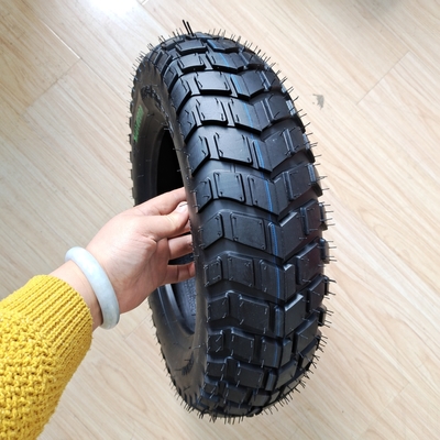 Contenu en caoutchouc supérieur de 35% à 55% 120/90-10 Pneus de motocyclettes à vendre dans le port de Qingdao