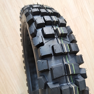 Matériau brut pneumatique de moto 110/90-18 pneumatique sans tube pour les performances