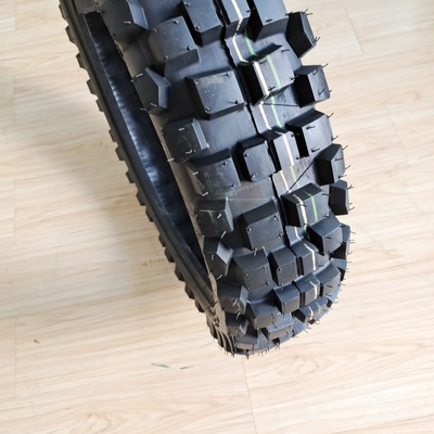 Matériau brut pneumatique de moto 110/90-18 pneumatique sans tube pour les performances
