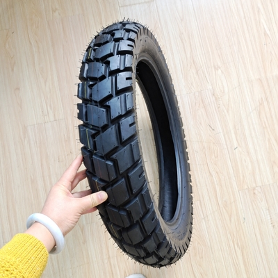 110/90-17 Pneus de moto Tubes intérieurs en caoutchouc naturel en acier Nylon pour une longue durée de vie