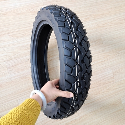 35% à 55% de teneur en caoutchouc pneumatique épaissie pour moto 110/90-16 pour les performances