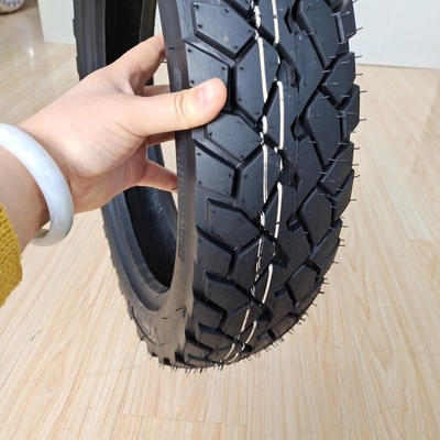35% à 55% de teneur en caoutchouc pneumatique épaissie pour moto 110/90-16 pour les performances