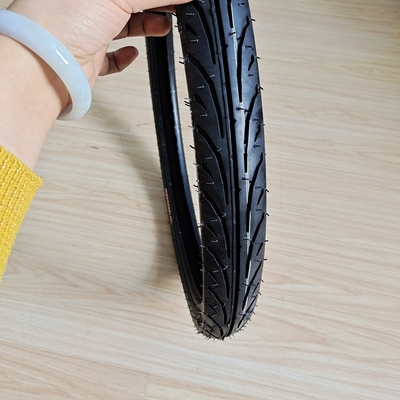 6PR/8PR Contenu en caoutchouc 35%-55% Pneus de moto de rue 45/90-17 50/90-17 pour pièces de moto