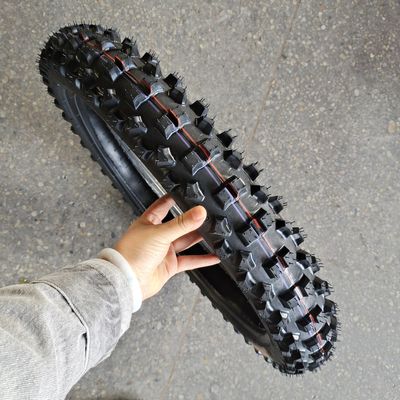 90/90-21 Pneus de moto avec 6PR/8PR Ply Rating et couleur noire sur le marché