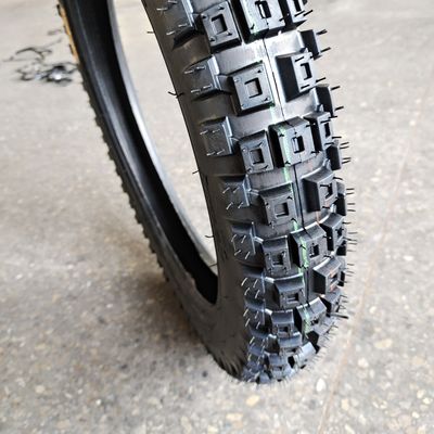 Fournisseur de pneus de moto 3.00-17 avec matière première en caoutchouc naturel acier nylon