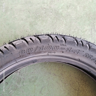 Pneus de moto en caoutchouc OEM acceptables 80/100-14 pour la garantie du boîtier du pneu