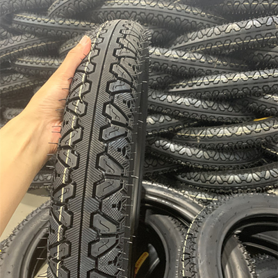 Roues et pneus de moto pour 3.00-17 Port de chargement Port de Qingdao Résistance à la traction 10.5