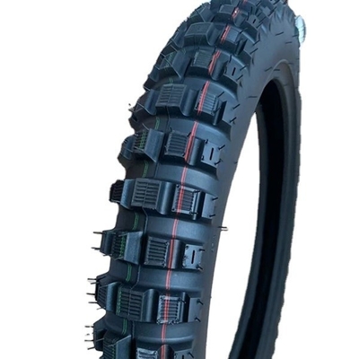 Pneus de moto pour les aventures et les défis hors route
