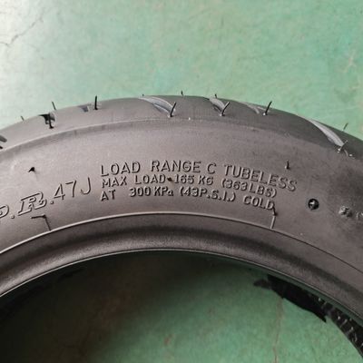 Capacité de production 5000 pièces/jour pneus de scooter motocycle 3.00-10 but Remplacer/réparer