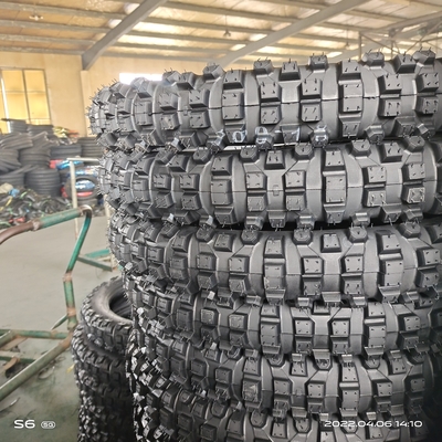 LIFO Motocycles Roues de motocyclettes Pneus 100/90-17 pour le port de chargement Port de Qingdao