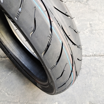 6pr/8pr Pneus sans tube 140/70-17 pour motocyclettes avec OEM acceptable et Ply Rating 6pr/8pr