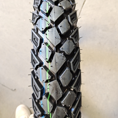 Pneus de moto de 17" 18" 19" 21" pouces avec caoutchouc naturel fabriqué dans le port de chargement Qingdao
