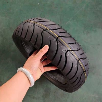 Faites rouler votre scooter avec des pneus de moto de 3,50 à 10 Capacité de production de 5000 pièces / jour