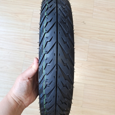 14 roues Pneus de moto 80/90-14 pour le port de chargement Port de Qingdao et boîtier de pneus