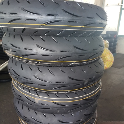 Le marché du Moyen-Orient doit avoir des pneus de moto 120/70-17 avec 35% à 55% de caoutchouc