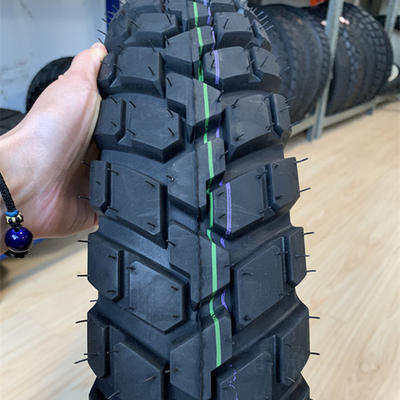 Pneus de moto pour les fabricants de pneus de moto 110/90-17 Haute capacité de production