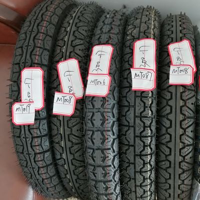35% à 55% de teneur en caoutchouc dans les pneus de moto 3.00-17 pour la vente sans tube sur motocyclettes