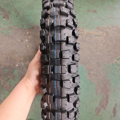 pneu de moto sans tube noir 4.10-18 8PR avec 35% à 55% de caoutchouc à Qingdao