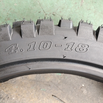pneu de moto sans tube noir 4.10-18 8PR avec 35% à 55% de caoutchouc à Qingdao