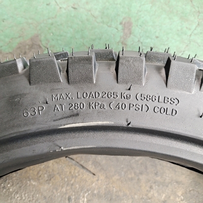 pneu de moto sans tube noir 4.10-18 8PR avec 35% à 55% de caoutchouc à Qingdao
