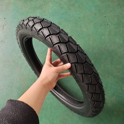 Pneus de moto sans tube 3,00-18 35% à 55% teneur en caoutchouc 6pr/8pr