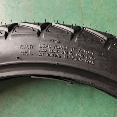 Pneus de moto sans tube 3,00-18 35% à 55% teneur en caoutchouc 6pr/8pr