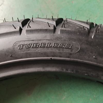 Pneus de moto sans tube 3,00-18 35% à 55% teneur en caoutchouc 6pr/8pr