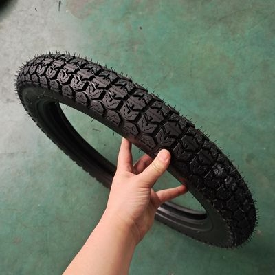 L'expérience supérieure de Natrual caoutchouc pneus de motocyclettes 3.00-17 6PR/8PR Ply Rating
