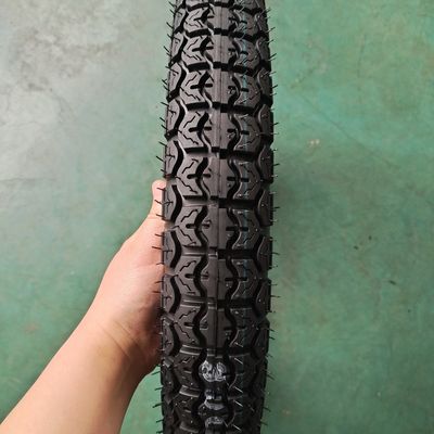 L'expérience supérieure de Natrual caoutchouc pneus de motocyclettes 3.00-17 6PR/8PR Ply Rating