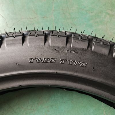 L'expérience supérieure de Natrual caoutchouc pneus de motocyclettes 3.00-17 6PR/8PR Ply Rating