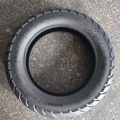 Contenu en caoutchouc de 35% à 45% Pneus sans tuyau pour motocyclettes 3,50-10 350 10 avec matériau durable