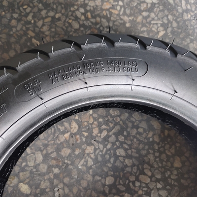 Contenu en caoutchouc de 35% à 45% Pneus sans tuyau pour motocyclettes 3,50-10 350 10 avec matériau durable