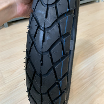 5000 pièces par jour Capacité de production pneus de moto 90/90/18 pour le marché africain