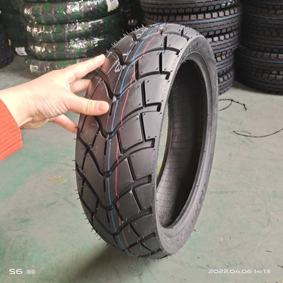 130/60-13 TL Pneus de moto sans tube en caoutchouc avec boîtier et teneur en caoutchouc de 35% à 55%