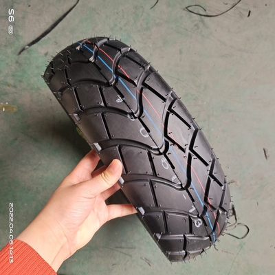 130/60-13 TL Pneus de moto sans tube en caoutchouc avec boîtier et teneur en caoutchouc de 35% à 55%