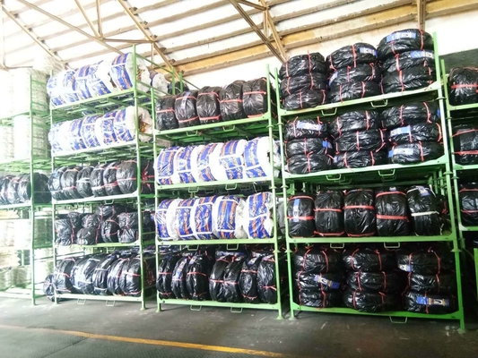 Encastrement de pneus de chargement du port de Qingdao pour pneus de motocyclettes IRC 60/100-17 70/100-17 inclus
