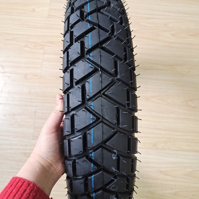 Contenu en caoutchouc de 35% à 55% 90/90/21 Pneus de motocyclettes et longue durée de vie en Chine
