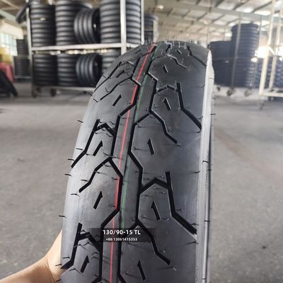 130/90-15 Bajaj Boxer pneu de moto 6PR/8PR fabriqué par la société avec une teneur en caoutchouc de 35% à 55%