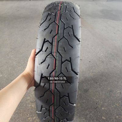 130/90-15 Bajaj Boxer pneu de moto 6PR/8PR fabriqué par la société avec une teneur en caoutchouc de 35% à 55%