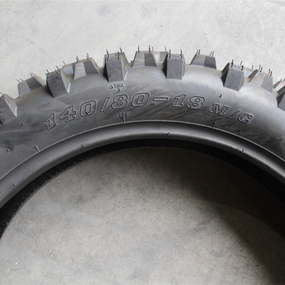 Propriétaire de pneus mous pour motocyclette tout-terrain 140/80-18 140/80R18 140/80 18 avec 6PR/8PR Ply Rate