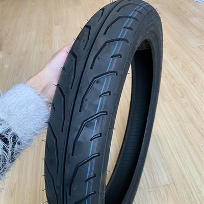 Capacité de production 5000 pièces par jour de pneus de moto 90/90-17 à Lowest