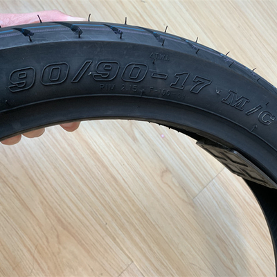 Capacité de production 5000 pièces par jour de pneus de moto 90/90-17 à Lowest