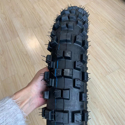 Interdiction du moteur 80/100 21 Pneus de moto avec 35% à 55% de caoutchouc dans le port de Qingdao