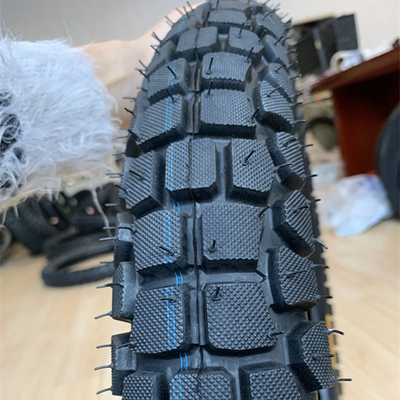 3.00-18 Pneus pour roues de moto pour le marché africain Délai de livraison dans les 25 jours Durable