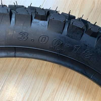 3.00-18 Pneus pour roues de moto pour le marché africain Délai de livraison dans les 25 jours Durable