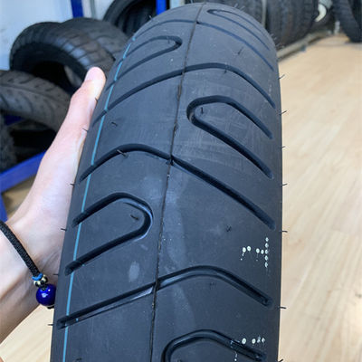 110/80-17 Interdiction des pneus de moto avec une durée de vie de 20000 KM et une construction durable
